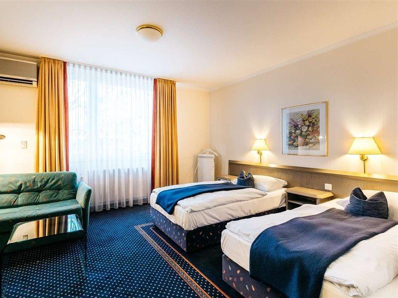 Consul Retro Hotel 3*